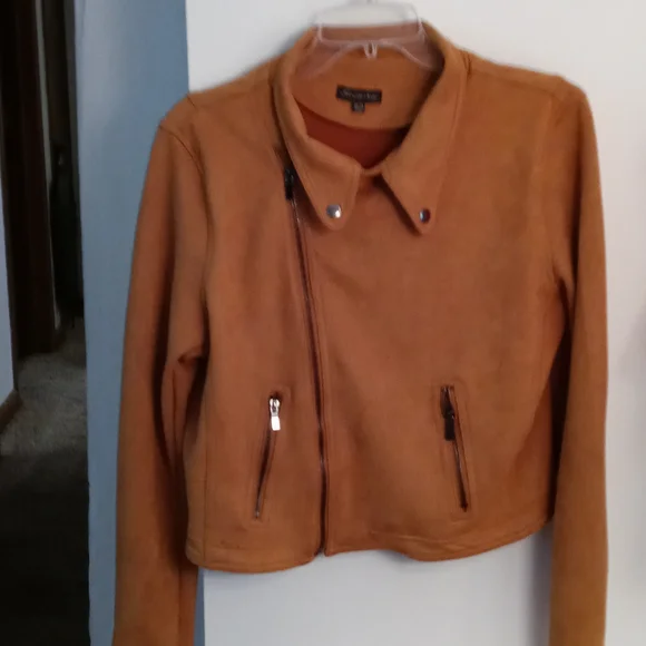 Jacket - Picture 3 of 4